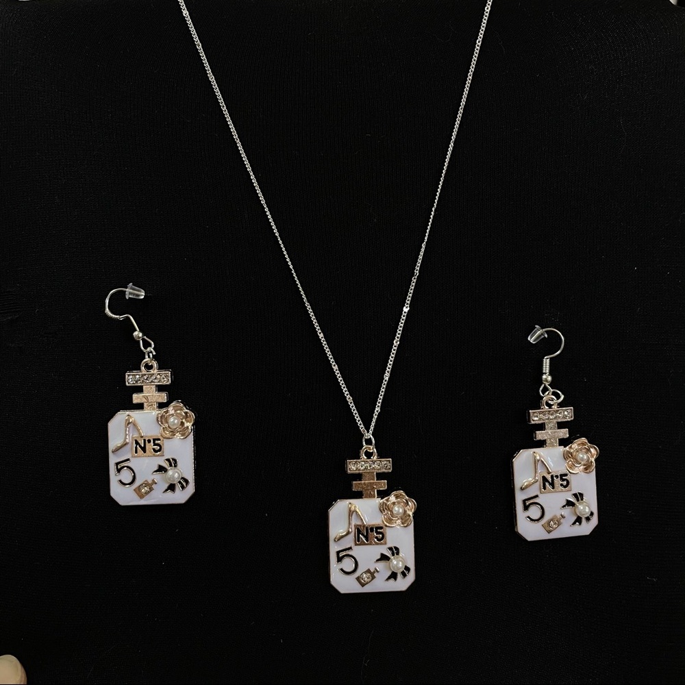 SET NECKLACE  AND EARRINGS NEW